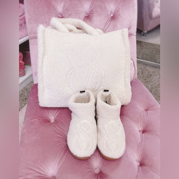 Victorias Secret Sherpa tote and slippers set - Picture 3 of 8